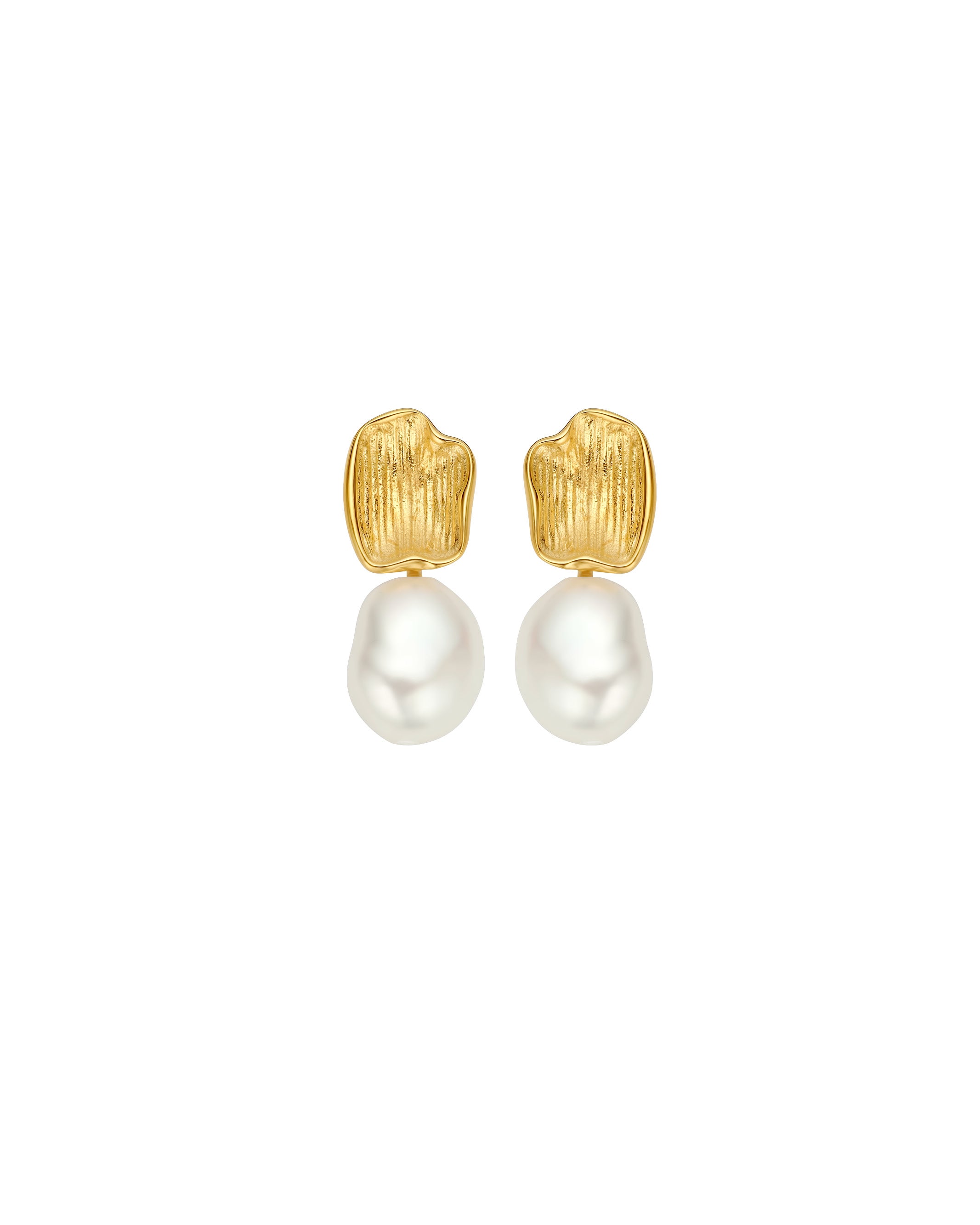 Classic Pearl studs