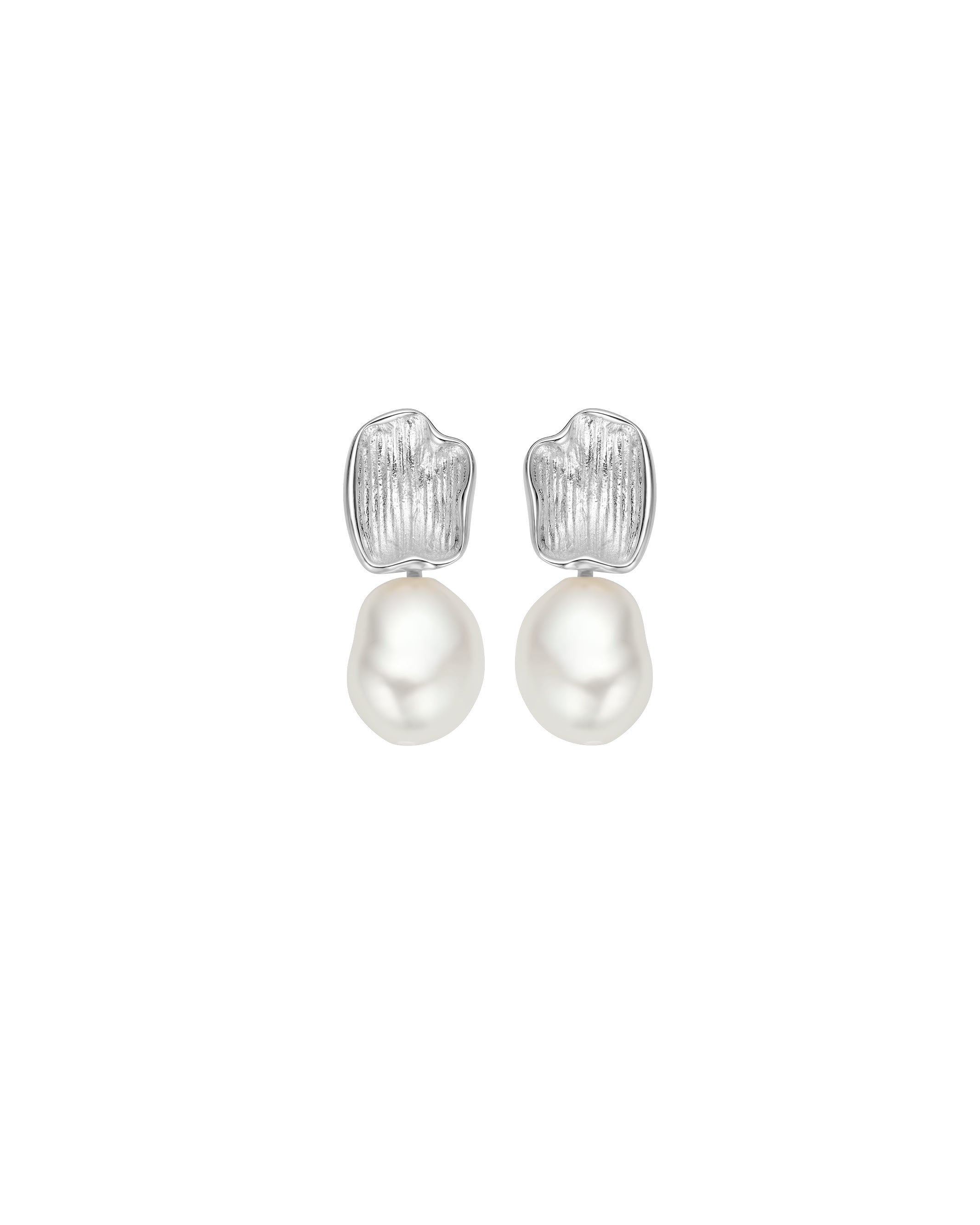 Classic Pearl studs